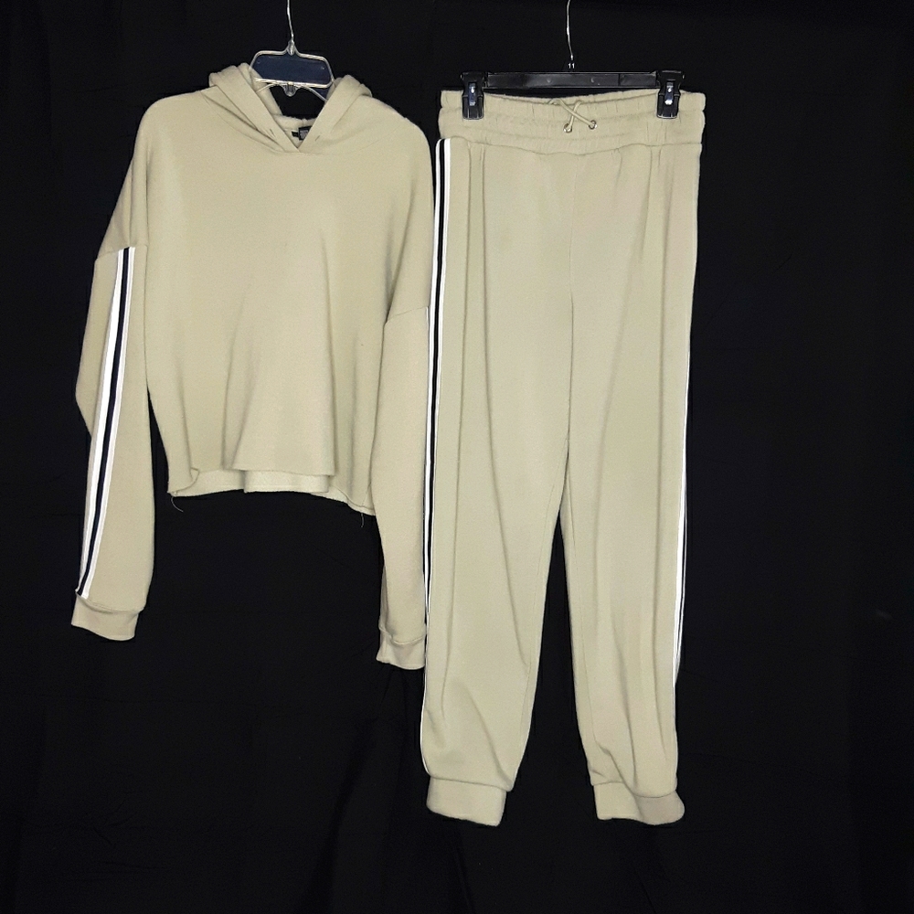 2 Piece Jogger/Crop Sweatshirt Set